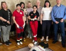 Готуємося до деокупації: понад 130 співробітників підприємств та місцевих військових адміністрацій Луганщини завершили курси домедичної допомоги
