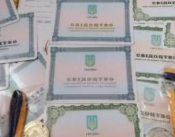 112 юнаків і дівчат з Луганщини закінчують школу із золотою медаллю, ще 47 – зі срібною