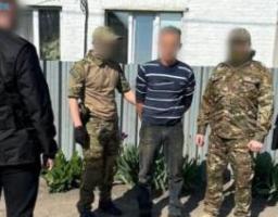 Затримано поплічника ворога з Луганщини, який ремонтував техніку окупаційних військ рф та перевозив особовий склад
