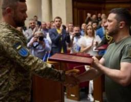Глава держави вручив «Золоту Зірку» Героя України командиру штурмової роти ЗСУ лейтенанту, сєвєродончанину Олександру Коваленку