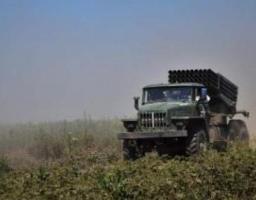 Новолюбівку атакували з «Градів» – є руйнування; нема що їсти та де жити, є куди сісти – на окупованій території росіяни збираються побудувати 25 в’язниць