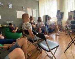 Хлопці та дівчата з Луганщини беруть участь у молодіжних проєктах у Дніпрі