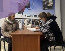 Спеціалісти  служби зайнятості приймають переселенців із Луганщини в шести областях