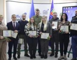 Відзнаки Президента «Золоте серце» та «За оборону України» - волонтери з Луганщини отримали заслужені нагороди