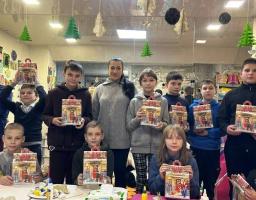 Привітали з Різдвом Христовим діточок ВПО з Луганщини, які взяли участь у заходах проведених спеціалістками простору «Затишно space” разом з представниками Координаційного центру допомоги ВПО з Луганскої області
