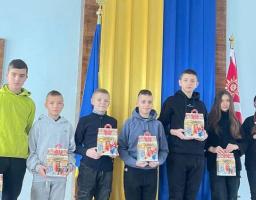 З нагоди святкування Різдва Христового до Координаційного центру допомоги ВПО з Луганської області в м. Кропивницький завітали діти з Луганщини з різдвяними вітаннями, малюнками та колядою
