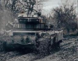 В «лнр» дозволили на виборах президента рф голосувати за українською ID-карткою, у дитячій лікарні в Лутугиному вимагають документи російського зразка, Сили оборони відбили потужні атаки в Кремінських лісах