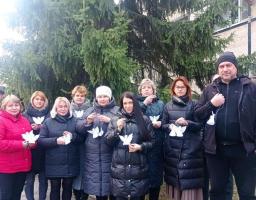 В Координаційному центрі допомоги ВПО з Луганської області в Кіровоградській області,яким опікується Щастинська РДА-РВА, пройшла тиха акція «Ангели пам’яті» по вшануванню Героїв Небесної Сотні