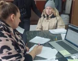 В Координаційному центрі допомоги ВПО з Луганської області в Сумській області за минулий тиждень  видано гуманітарної допомоги у вигляді продуктів харчування для 209  родин ВПО
