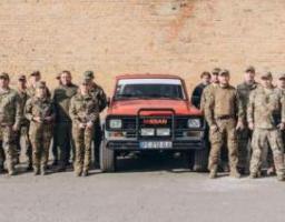 Передали нацгвардійцям, що боронили наші міста, ще один позашляховик, – Артем Лисогор