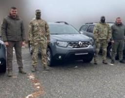 Усі можливості – Силам Оборони! Передали ще три нові автівки спецпризначенцям