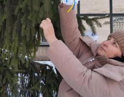 Працівники Щастинської райдержадміністрації з нагоди вшанування загиблих Героїв Небесної Сотні долучилися до Всеукраїнської тихої акції «Ангели пам’яті»