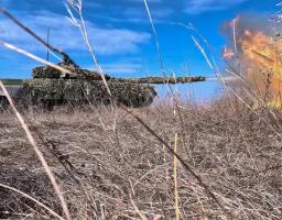 У Сіверськодонецьку оголосили надзвичайну ситуацію – пожежа може охопити навколишні села, у школі в Кадіївці відкрили тир, на двох напрямках атакували росіяни на Луганщині