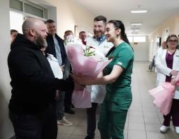 Без вихідних і свят, 24/7 вони віддають себе професії та стають янголами-охоронцями для наших бійців