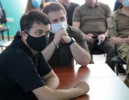 Ми повинні створювати такі умови, щоб люди з тимчасово окупованих територій бачили, до чого потрібно прагнути. І нам це вдається, – Дмитро Разумков на Луганщині
