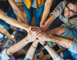 Інститути громадянського суспільства – це організації, які створюють громадяни для захисту своїх прав і свобод, вирішення спільних проблем та розвитку громади