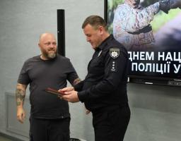 Ті, хто стоїть на варті спокою громадян у тилу та на передовій, – Олексій Харченко вручив відзнаки поліцейським Луганщини