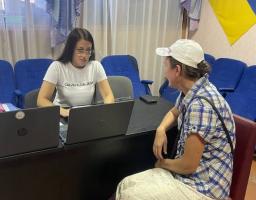 В Координаційному центрі допомоги ВПО з Луганщини надають практичну допомогу щодо оформлення документів