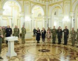 Захисників Луганщини Глава держави відзначив орденами «Золота Зірка»