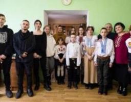 Олена Зеленська разом із командою своєї Фундації відвідала дитячий будинок сімейного типу на Львівщині та передала гуманітарну допомогу