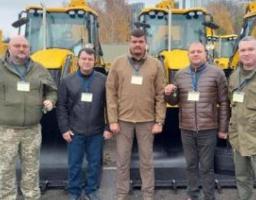 Рубіжанська та Кремінська громади отримали важку будівельну техніку від Проєкту DG East