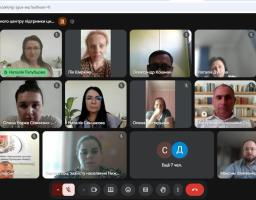 Скриншот екрана під час онлайн-наради у Google Meet під назвою «засідання Координаційного центру підтримки цивільного населення», де у вигляді сітки відображаються вікна з учасниками, їхніми іменами та офіційними логотипами адміністрацій.