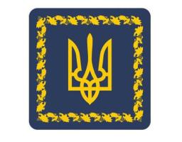 Зображення квадратного знака або штандарта темно-синього кольору містить у центрі золотистий Державний Герб України (Тризуб), який оточений декоративною золотистою рамкою з рослинним орнаментом із дубового листя та калини по периметру.