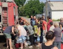 Рятувальники розвезли по Лисичанську 48 тонн води, їжу, а також евакуювали людей