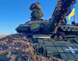 Протрималися недовго - горе-будівники покинули Рубіжне, у школах Довжанська весь день діти роблять окопні свічки і плетуть сітки, росіяни б'ють артилерією та танками