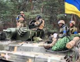 70 % російських солдат, що перебували в ураженому приміщенні в Сватовому, загинули. У Новоайдарі знищено 50 одиниць військової техніки рф. В окупаційній міськраді Сєвєродонецька працюватимуть 40 прибиральниць