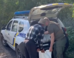 Поліцейські доставили свіжий хліб у деокуповані села Луганщини