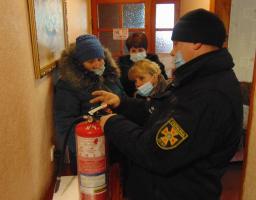 Рятувальники Щастинського району активно проводять роз’яснювальну роботу щодо запобігання пожеж у закладах з постійним перебуванням людей