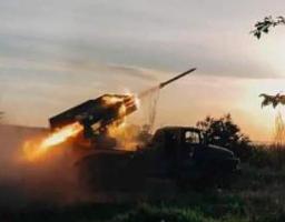 У Невському росіяни зруйнували ще один будинок, у Рубіжному затопило покинуту російськими будівниками багатоповерхівку, два кроки у минуле - у трьох райцентрах "лнр" побутові товари продаватимуть на пошті