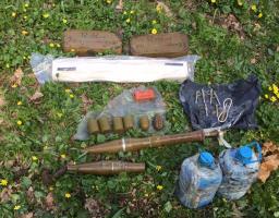 На Луганщині СБУ виявила схованку із військовими засобами ураження