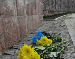 Тетяна Новикова разом із працівниками Щастинської районної державної адміністрації долучилася до урочистостей з нагоди Дня пам'яті.