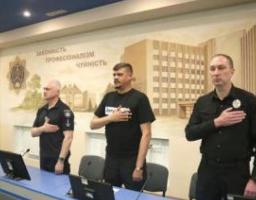 Вічна пам’ять: Артем Лисогор передав бойову нагороду вдові загиблого правоохоронця з Луганщини