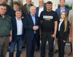 Ми розуміємо, що зараз непросто думати про проєкти реконструкції вашого регіону, але ми готові долучитися до відновлення Луганщини», - Надзвичайний і Повноважний Посол Чеської Республіки в Україні Радек Матула