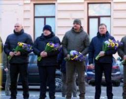 День Соборності: пліч-о-пліч з дніпрянами поклали квіти до пам’ятника Шевченка у Дніпрі