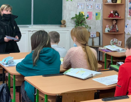 «Дитячі» поліцейські міста Щастя завітали до учнів 8 класу Щастинської ЗОШ № 1 ім. К. Кутового 