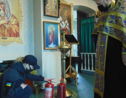 У зв'язку з наближенням Великодніх свят упродовж квітня рятувальники проводять низку заходів, спрямованих на гарантування пожежної та техногенної безпеки у церквах