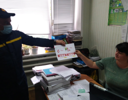 Для того, щоб зменшити виникнення пожеж у пожежонебезпечний період рятувальники Щастинського району проводять профілактичні бесіди у трудових колективах