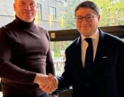 Делегація з Луганщини бере участь у Конгресі мерів та міжмуніципальних президентів Франції
