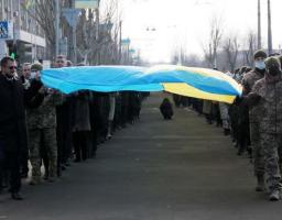 В День єднання на Луганщині розгорнули 200-метровий Прапор України