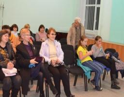 Кінопоказ у прифронтовому місті Щастя