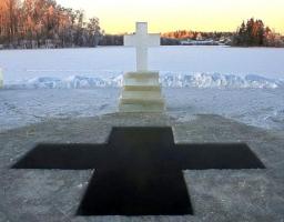 Як правильно підготуватися до купання в ополонці на Водохреща: що слід зробити, а чого робити не варто
