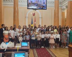 3 родини ВПО з Лисичанської громади отримали ключи від придбаного житла для дитячих будинків сімейного типу від Одеської міської ради