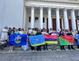 Працівники Координаційного центру допомоги ВПО з Луганської області в м.Одеса разом з внутрішньо переміщеними особи з Луганської області долучилися до урочистої церемонії з нагоди Дня міста Одеси