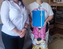  З нагоди Дня усиновлення начальник Служби у справах дітей Щастинської районної військової адміністрації та генеральний директор «Новоайдарського центру первинної медико-санітарної допомоги»відвідали прийомну сім'ю