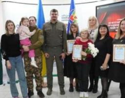 Знаком Пошани «Захиснику Луганщини» відзначено представників культурної сфери, які змінили мистецтво на зброю
